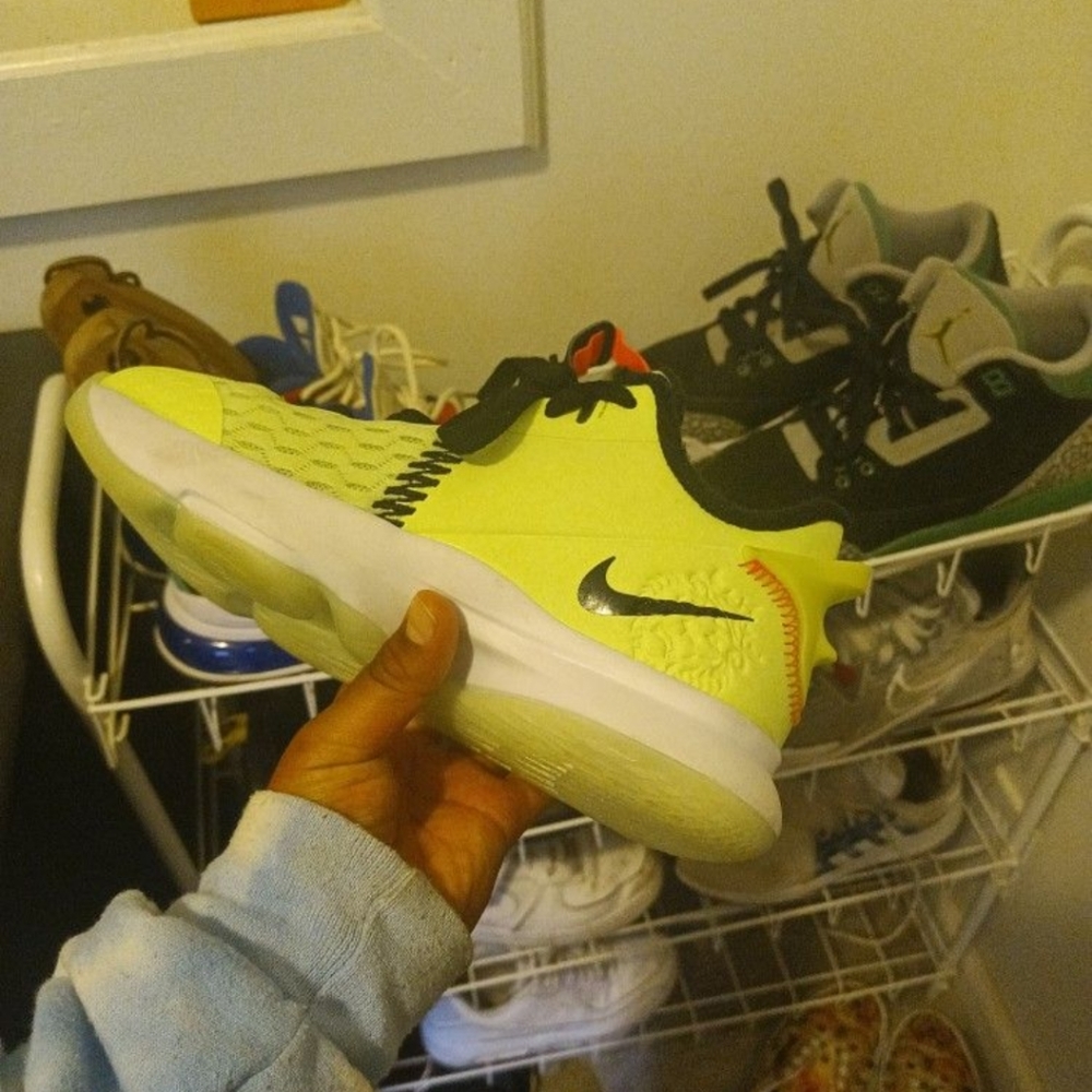 Nike Lebrons V5
